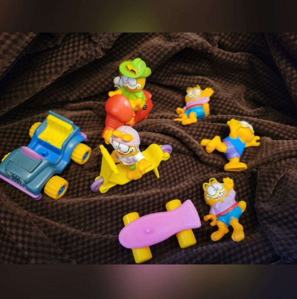 Vintage Garfield Cartoon Character Toy Set - Multicolor